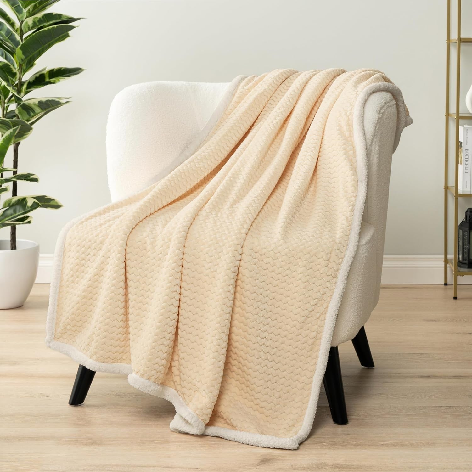 Cream Couch Blanket Throw Reversible Sherpa Chevron, Soft Cozy Jacquard Weave Textured Blanket for Sofa Bed, Thick Warm Large Fleece Car Blanket, Decorative Plush Home Decor, 50X60 Ivory Beige