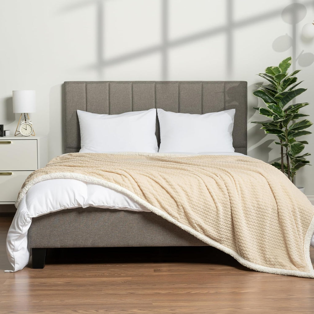Cream Couch Blanket Throw Reversible Sherpa Chevron, Soft Cozy Jacquard Weave Textured Blanket for Sofa Bed, Thick Warm Large Fleece Car Blanket, Decorative Plush Home Decor, 50X60 Ivory Beige