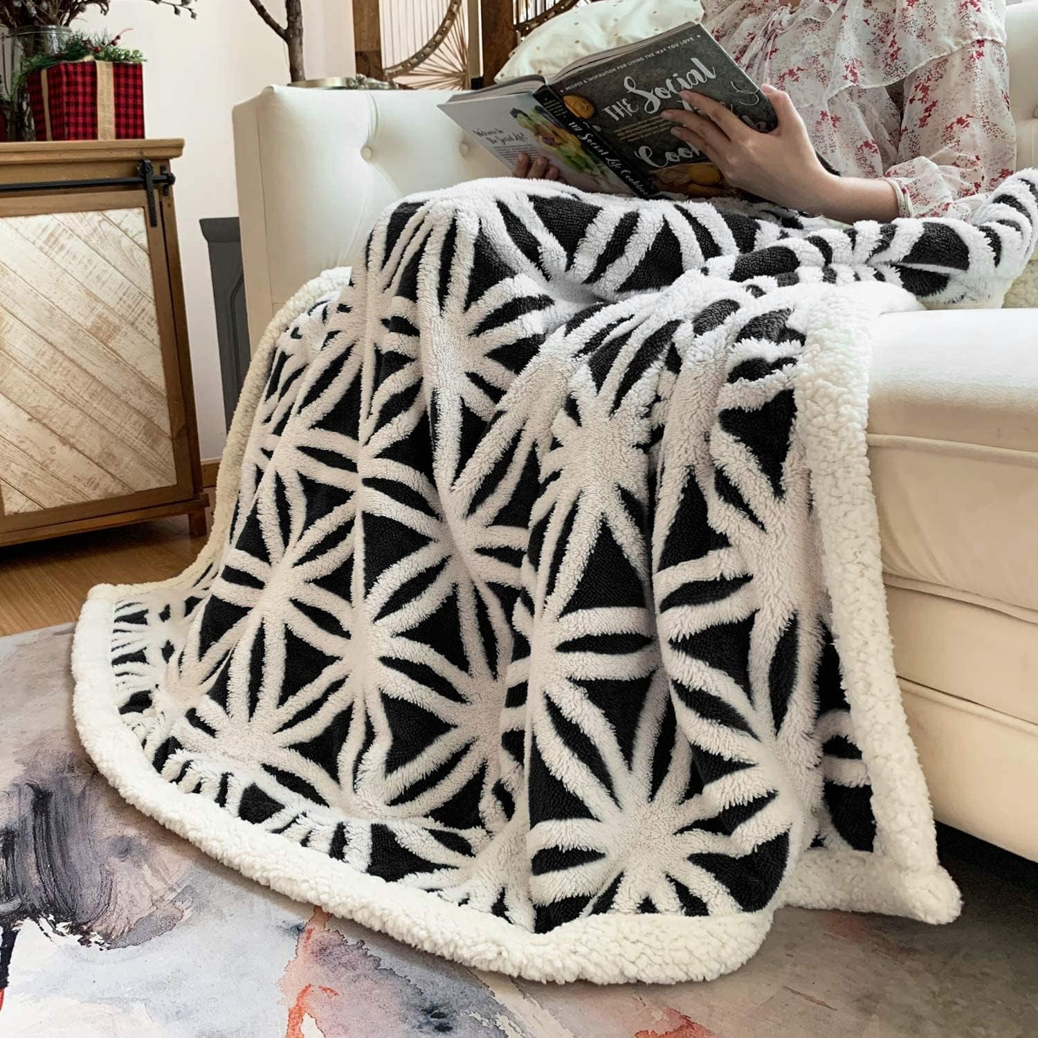 Sherpa Fleece Blanket Fuzzy Soft Throw Blanket Dual Sided Blanket for Couch Sofa Bed (Black, 51''X63'')
